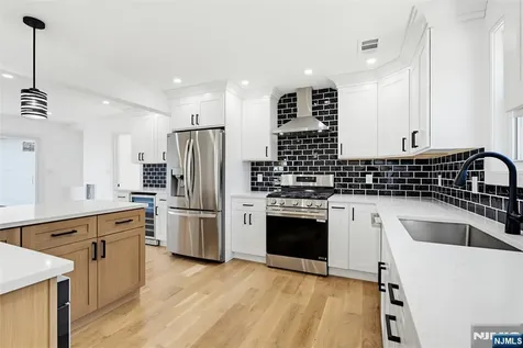 48 Kendall Drive Sayreville NJ 08859