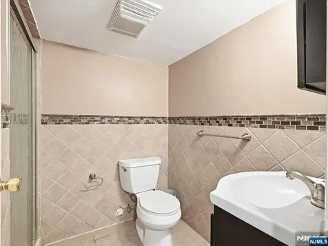 122 Glenwood Avenue Bloomfield NJ 07003