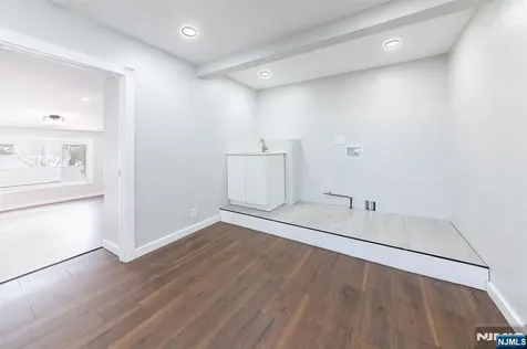 34 Kearney Street Lyndhurst NJ 07071