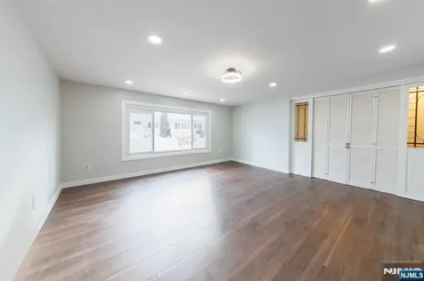 34 Kearney Street Lyndhurst NJ 07071