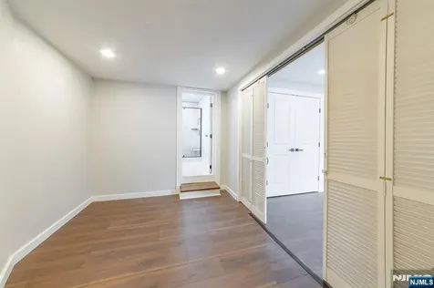 34 Kearney Street Lyndhurst NJ 07071