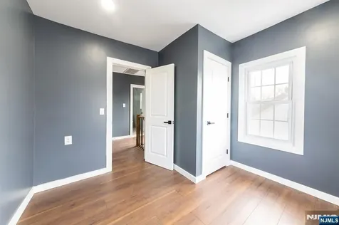 34 Kearney Street Lyndhurst NJ 07071