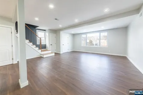 34 Kearney Street Lyndhurst NJ 07071