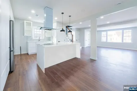 34 Kearney Street Lyndhurst NJ 07071