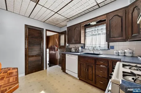 4-16 Bergen Avenue Fair Lawn NJ 07410