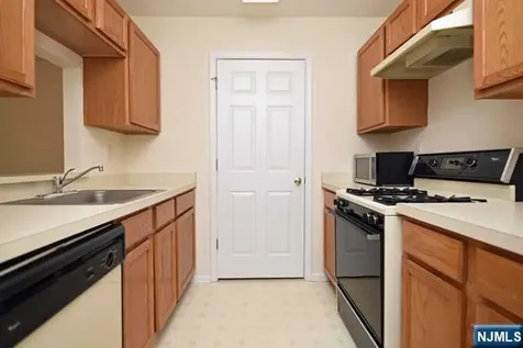 1094 Coventry Way Mahwah NJ 07430