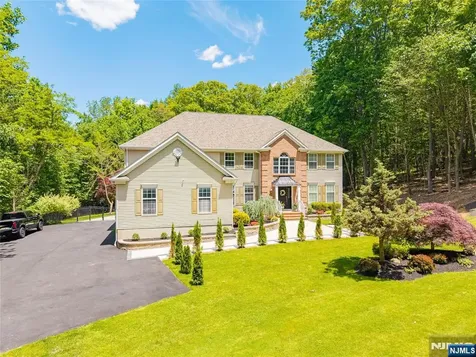 17 Cromwell Drive Chester Township NJ 07930