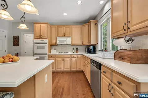 17 Cromwell Drive Chester Township NJ 07930