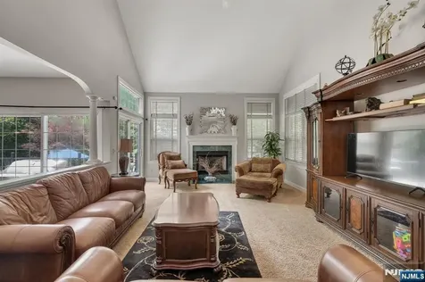 17 Cromwell Drive Chester Township NJ 07930