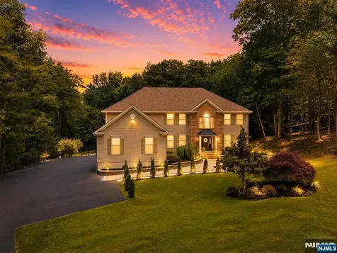 17 Cromwell Drive Chester Township NJ 07930