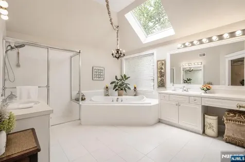 17 Cromwell Drive Chester Township NJ 07930