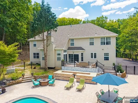 17 Cromwell Drive Chester Township NJ 07930