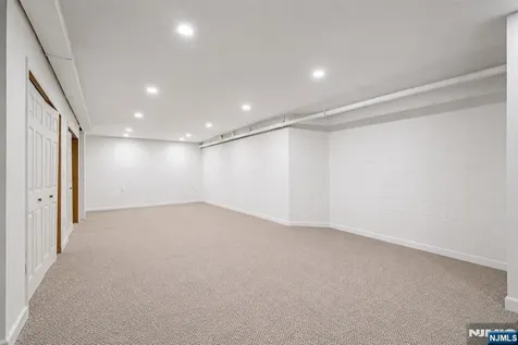 17 Cromwell Drive Chester Township NJ 07930