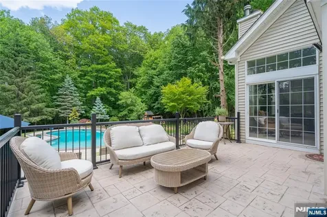 17 Cromwell Drive Chester Township NJ 07930