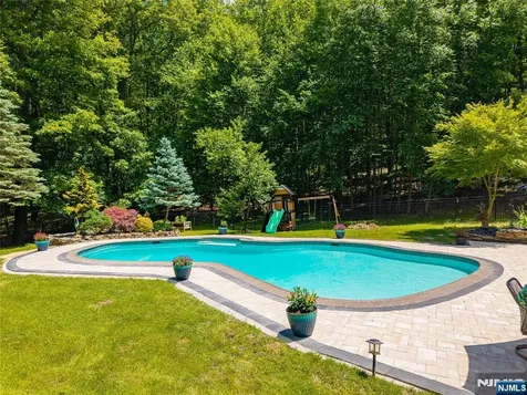 17 Cromwell Drive Chester Township NJ 07930