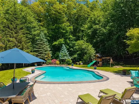 17 Cromwell Drive Chester Township NJ 07930
