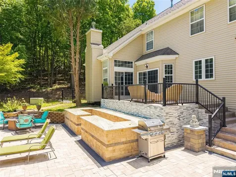 17 Cromwell Drive Chester Township NJ 07930