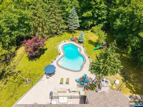 17 Cromwell Drive Chester Township NJ 07930