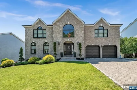 22 Fox Boro Road Wayne NJ 07470