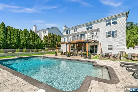 22 Fox Boro Road Wayne NJ 07470