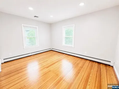 24 Sunderland Avenue Rutherford NJ 07070