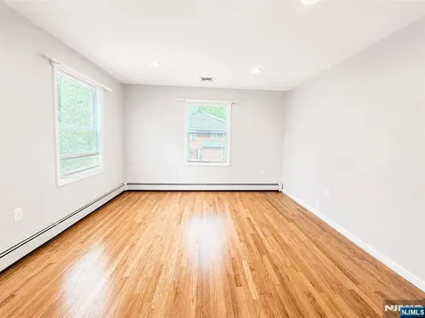 24 Sunderland Avenue Rutherford NJ 07070