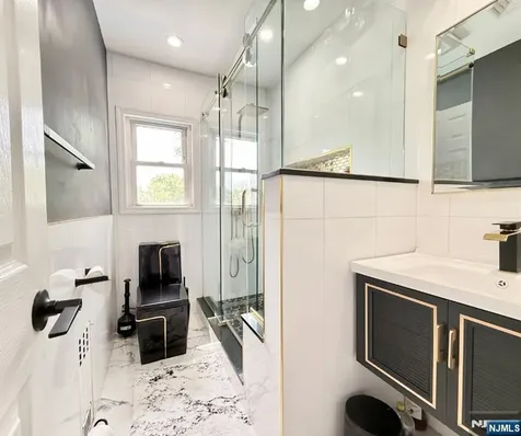 44 Leonhardt Court Saddle Brook NJ 07663