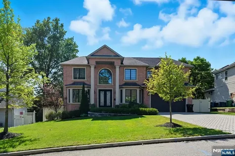 146 Stuart Street Paramus NJ 07652
