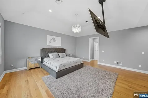 146 Stuart Street Paramus NJ 07652