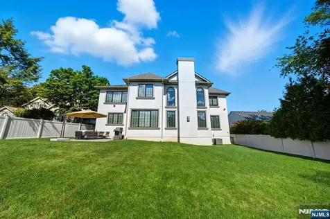 146 Stuart Street Paramus NJ 07652