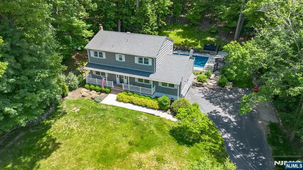 33 Chris Terrace Ringwood NJ 07456