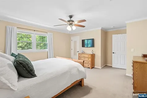 33 Chris Terrace Ringwood NJ 07456