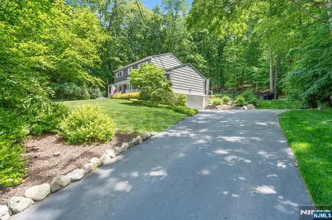 33 Chris Terrace Ringwood NJ 07456