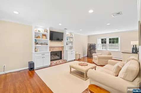 33 Chris Terrace Ringwood NJ 07456