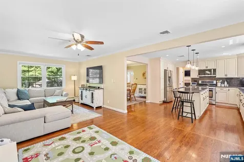 33 Chris Terrace Ringwood NJ 07456