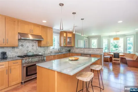 591 Highland Avenue Montclair NJ 07043