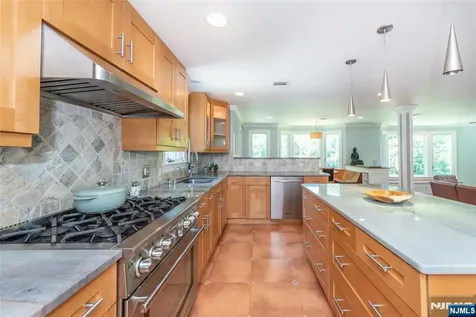 591 Highland Avenue Montclair NJ 07043
