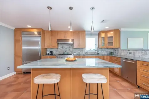 591 Highland Avenue Montclair NJ 07043