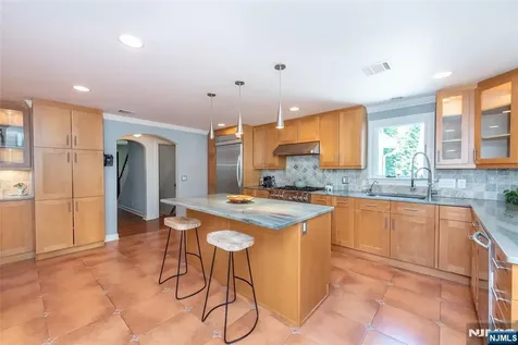 591 Highland Avenue Montclair NJ 07043