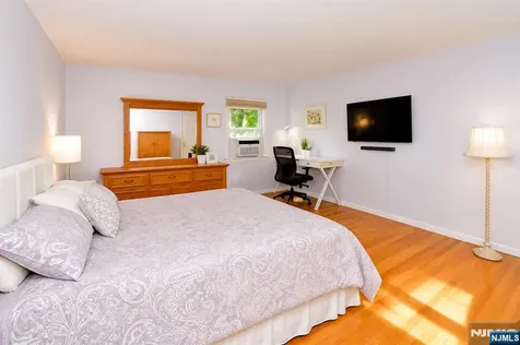 85 Primrose Lane Paramus NJ 07652