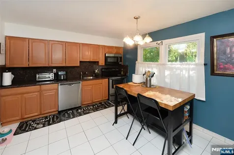 85 Primrose Lane Paramus NJ 07652