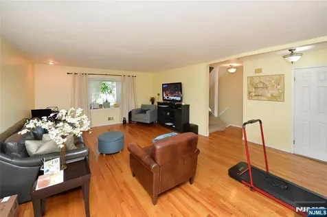 85 Primrose Lane Paramus NJ 07652