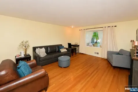85 Primrose Lane Paramus NJ 07652
