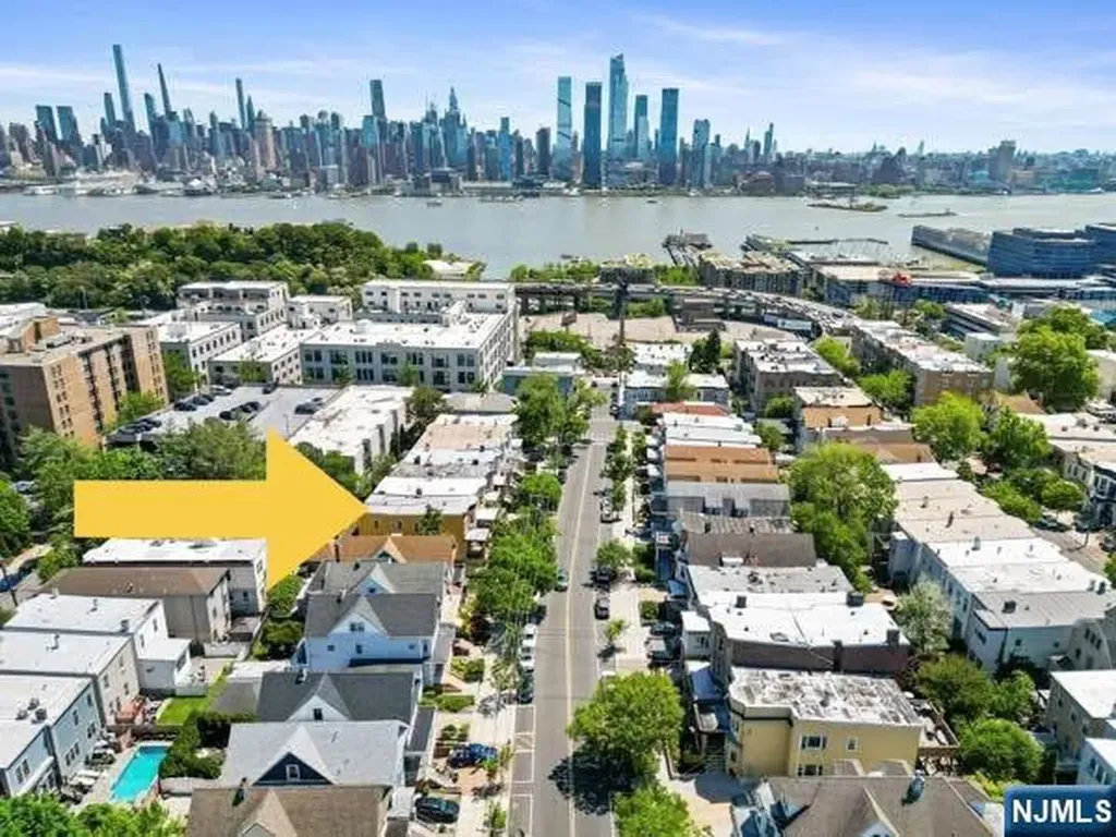 114 Shippen Street Weehawken NJ 07086