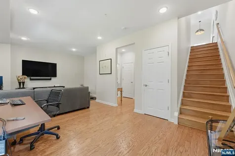 503 Laurel Lane Cresskill NJ 07626