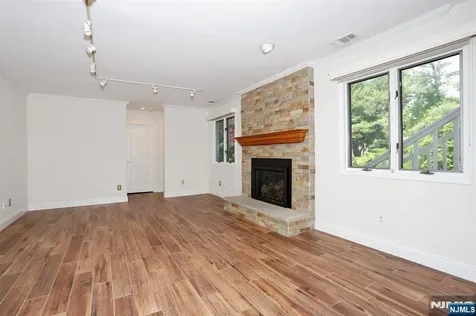 517 Pine Hill Road Leonia NJ 07605