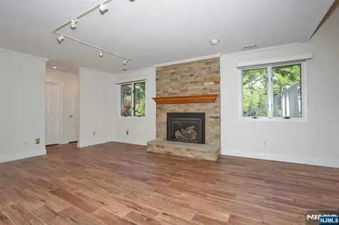 517 Pine Hill Road Leonia NJ 07605