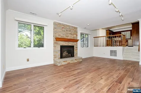 517 Pine Hill Road Leonia NJ 07605