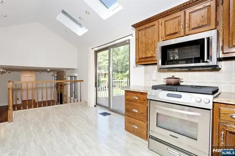 517 Pine Hill Road Leonia NJ 07605
