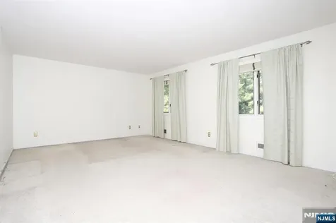 517 Pine Hill Road Leonia NJ 07605